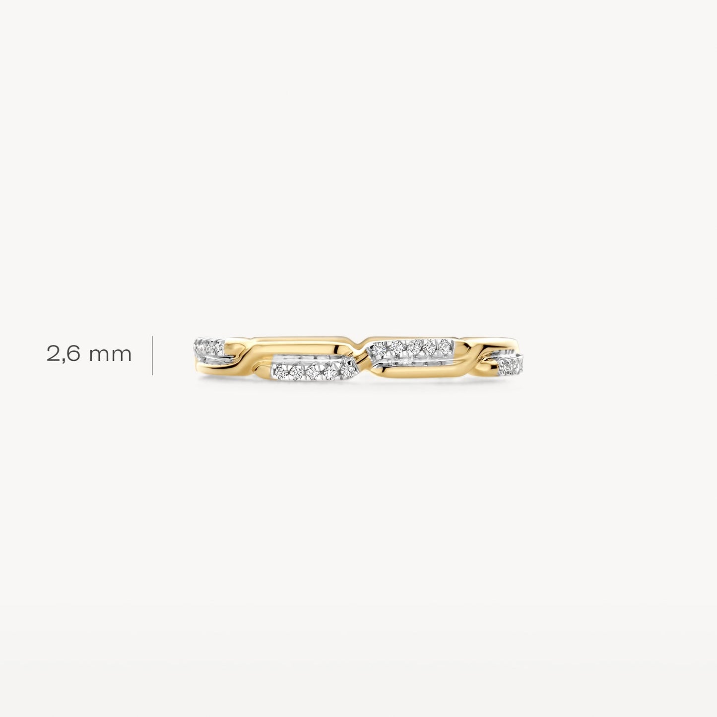 Ring mit Gliederoptik und Entourage-Fassung