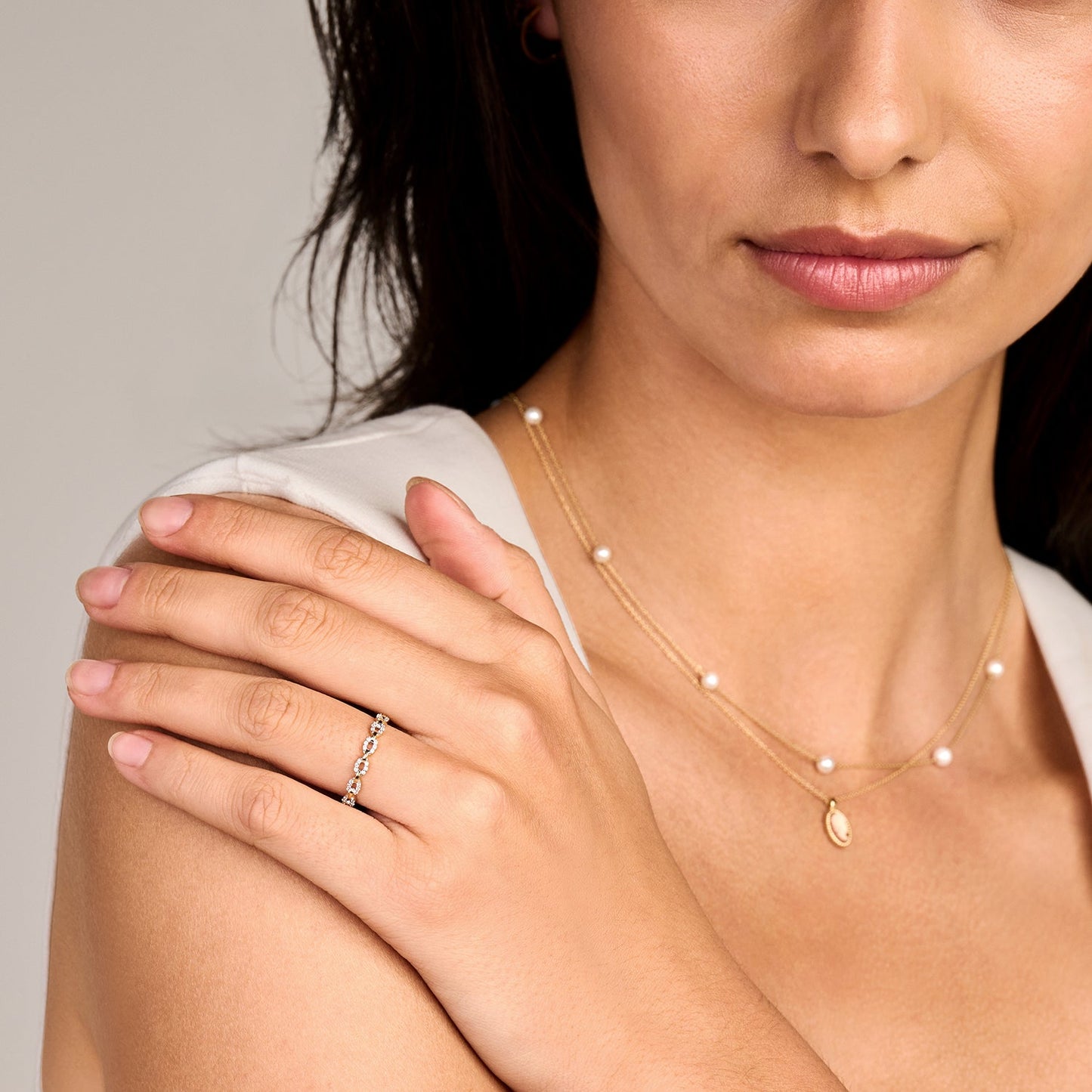 Ring mit Gliederoptik und Pavé-Fassung