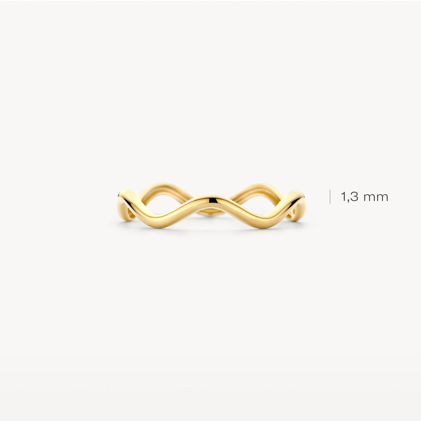 Ring im Wellendesign mit glatter Oberfläche
