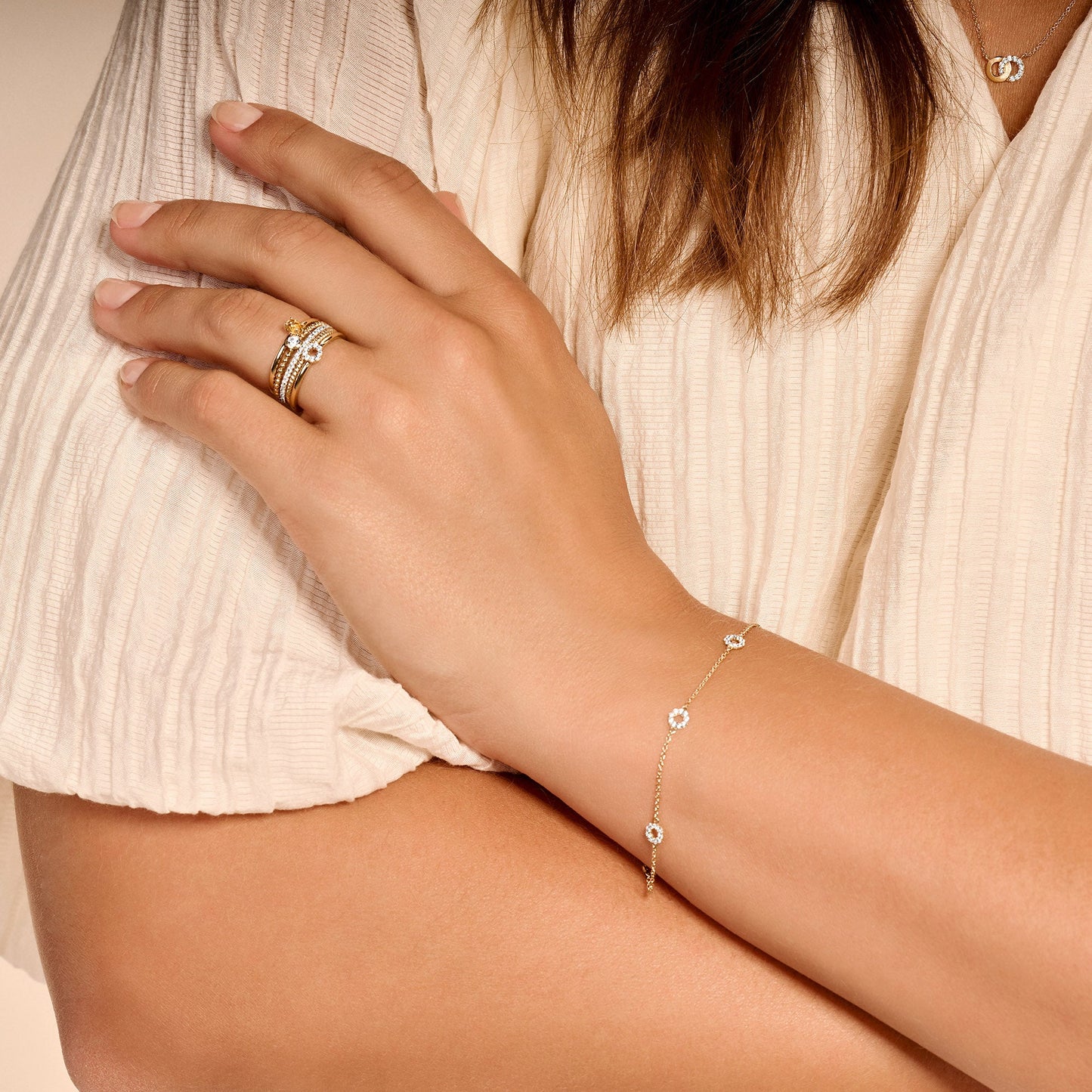 Armband mit ringförmigen Elementen Zirkonia