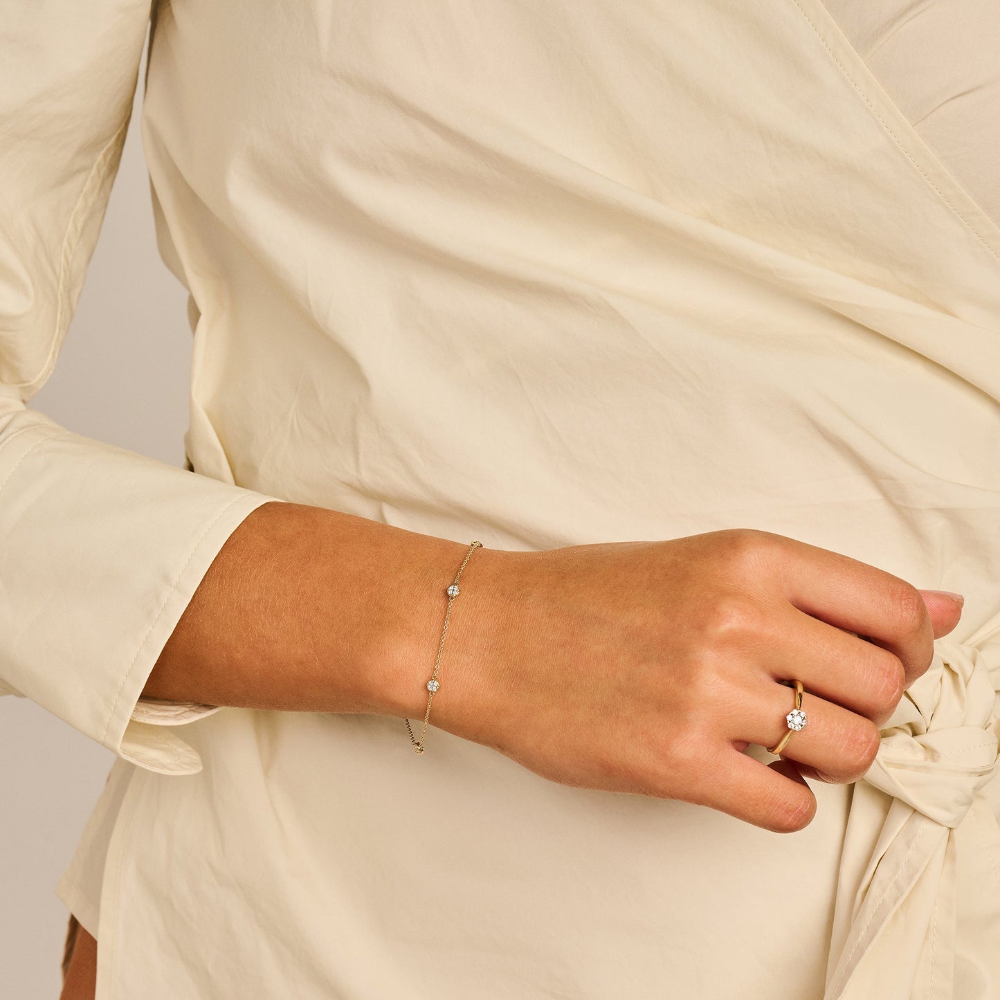 Armband mit runden Elementen und Pavé-Zirkonia