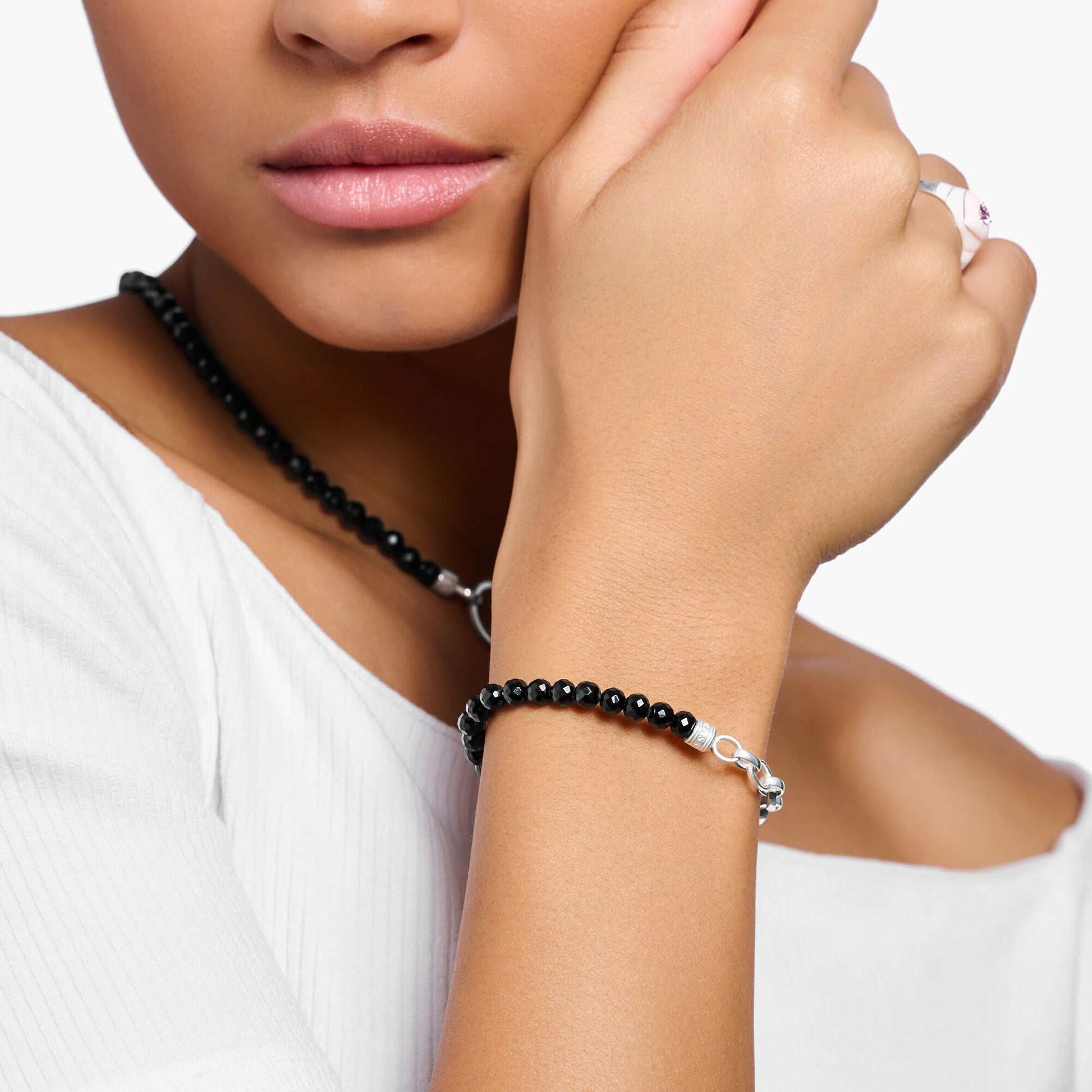 Charm-Armband mit schwarzen Onyx-Beads - PERDONA